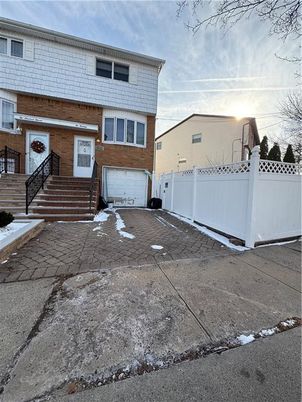 Attached, Exterior, Facade, Brick Facade, Raised Ranch