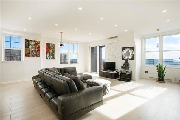 Interior, Living room, Pendant Lights, Recessed Lighting, Water, Wood Texture Flooring