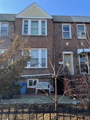 Exterior, Facade, Brick Facade, Rowhouse