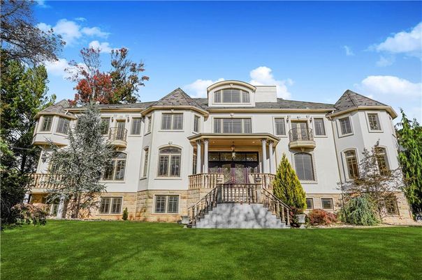 Exterior, Facade, French Provincial