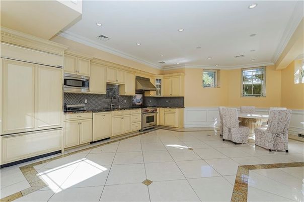 Dining room, Interior, Kitchen, Recessed Lighting, Stainless Steel Appliances