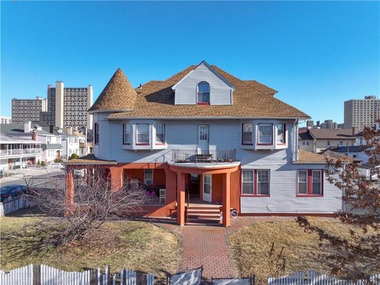 Exterior, Facade, Queen Anne Victorian