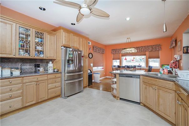 Dining room, Interior, Kitchen, Pendant Lights, Recessed Lighting, Stainless Steel Appliances