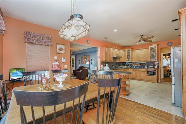 Dining room, Interior, Kitchen, Pendant Lights, Recessed Lighting, Wood Texture Flooring