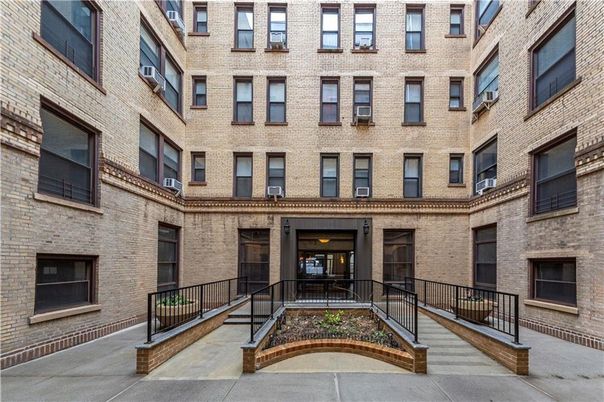 Exterior, Facade, Brick Facade, Rowhouse