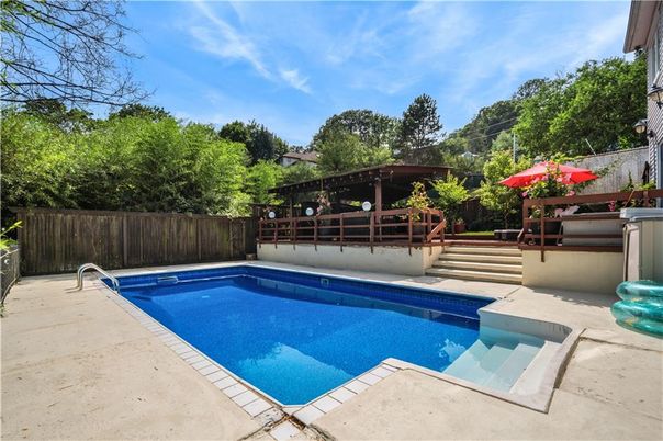 Exterior, Pool