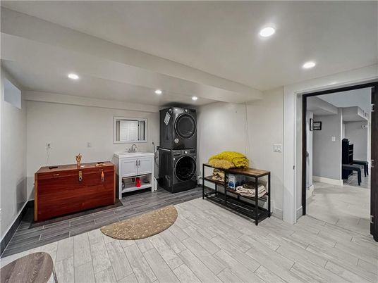 Interior, Recessed Lighting, Washer, Wood Texture Flooring