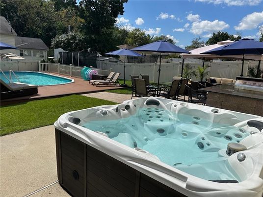 Exterior, Hot Tub, Pool