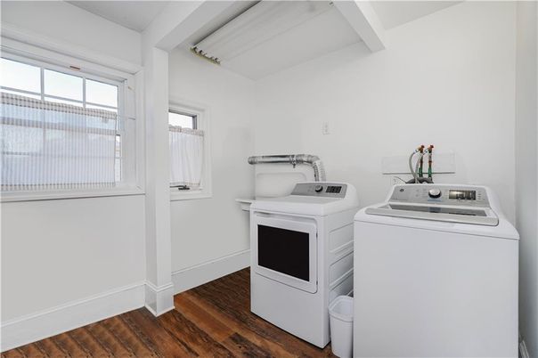 Interior, Washer, Wood Texture Flooring