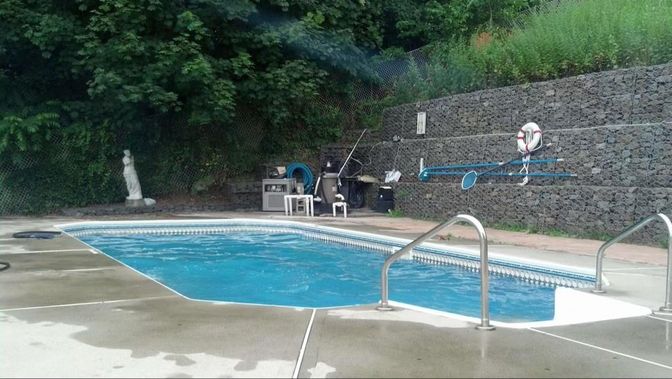 Exterior, Pool
