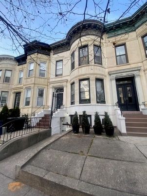 Attached, Exterior, Facade, Brownstone
