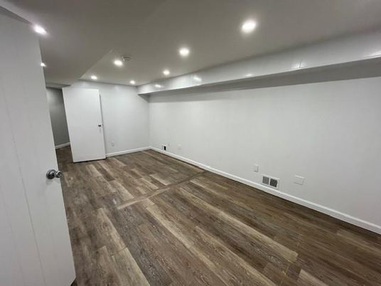 Empty room, Interior, Recessed Lighting, Wood Texture Flooring
