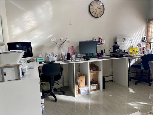 Home Office, Interior