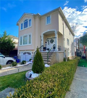 Backyard, Exterior, Facade, Rowhouse