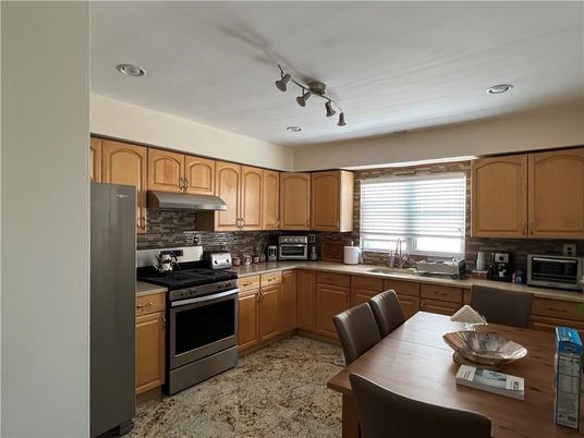 Dining room, Interior, Kitchen, Recessed Lighting, Stainless Steel Appliances
