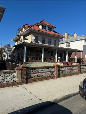 Exterior, Facade, Mediterranean