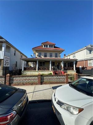 Exterior, Facade, Mediterranean