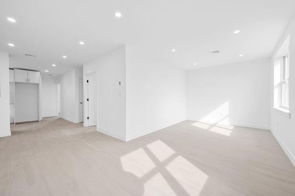 Empty room, Interior, Recessed Lighting, Wood Texture Flooring