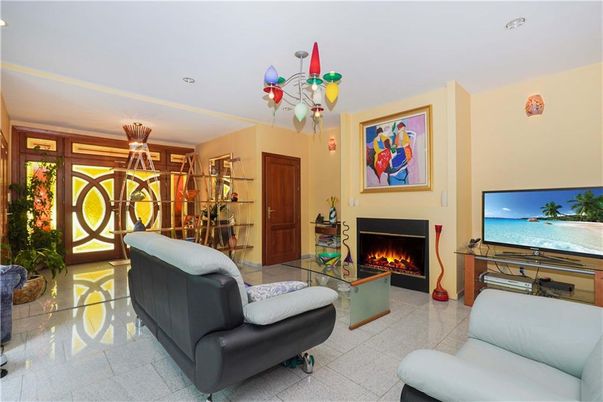 Chandelier, Fireplace, Interior, Living room, Recessed Lighting