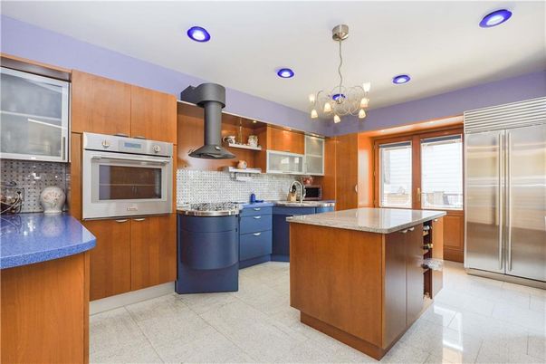 Chandelier, Interior, Kitchen, Recessed Lighting, Stainless Steel Appliances