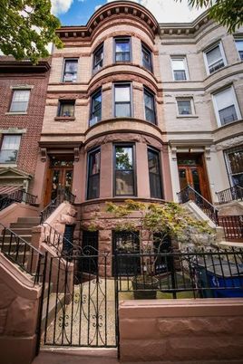 Exterior, Facade, Brownstone