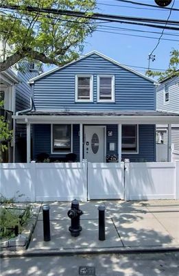 Exterior, Facade, Queen Anne Victorian
