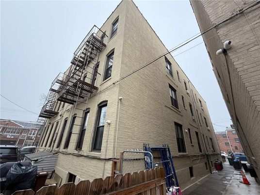 Exterior, Facade, Brick Facade, Rowhouse