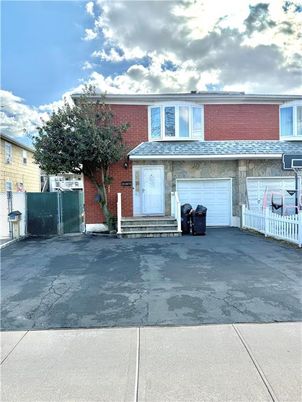 Attached, Exterior, Facade, Brick Facade, Rowhouse