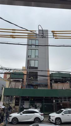 Exterior, Facade, Modern