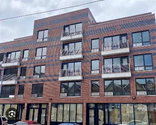 Exterior, Facade, Brick Facade, Rowhouse
