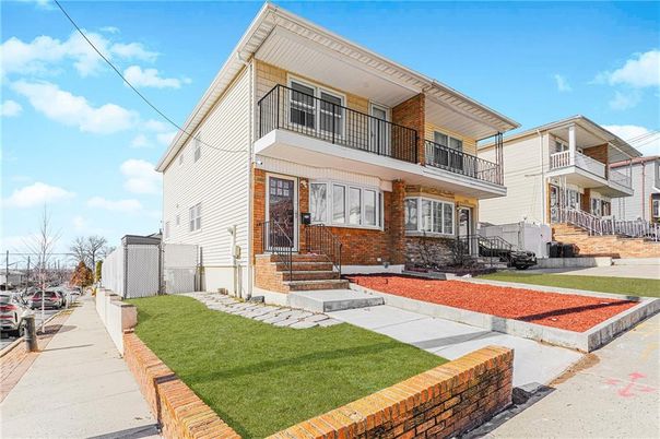 Exterior, Facade, Brick Facade, Rowhouse