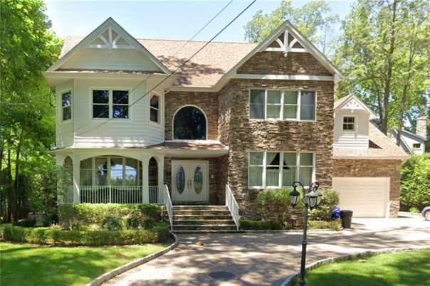 Attached, Exterior, Facade, Brick Facade, Queen Anne Victorian