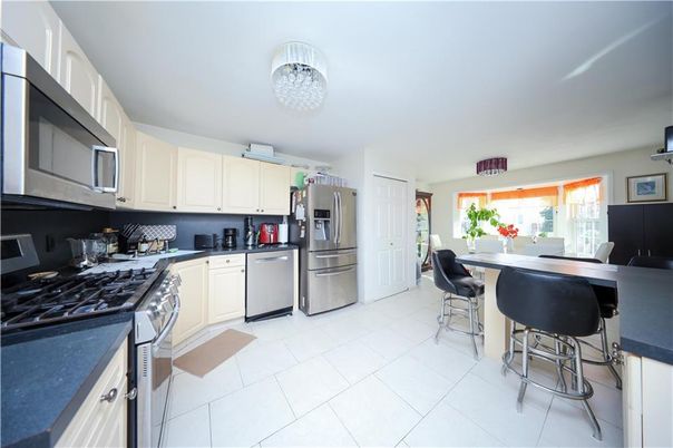 Dining room, Interior, Kitchen, Stainless Steel Appliances