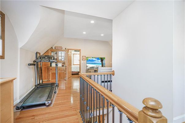 Fitness Equipment, Interior, Recessed Lighting, Wood Texture Flooring