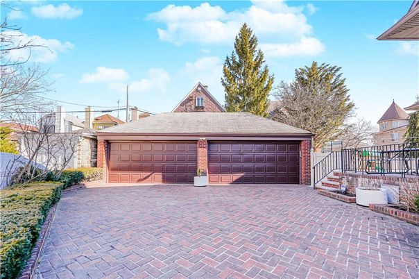 Detached Garage, Exterior