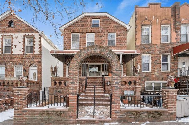 Exterior, Facade, Brick Facade, Rowhouse