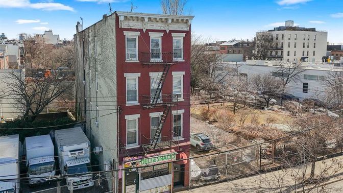 Exterior, Facade, None