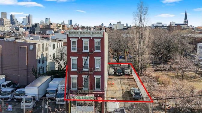 Exterior, Facade, None