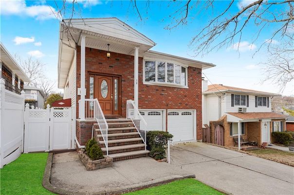 Attached, Exterior, Facade, Brick Facade, Raised Ranch