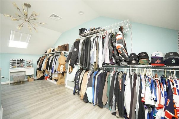 Interior, Pendant Lights, Walk-in Closets, Wood Texture Flooring