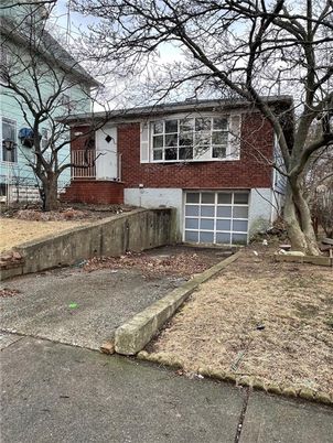 Attached, Exterior, Facade, Brick Facade, Raised Ranch