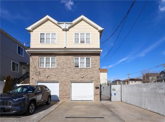 Attached, Exterior, Facade, Brick Facade, American Craftsman