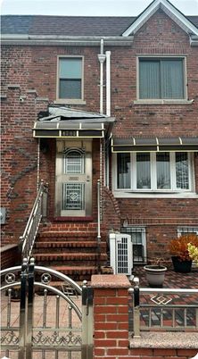 Exterior, Facade, Brick Facade, Rowhouse