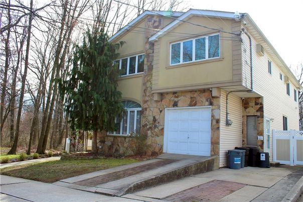 Attached, Exterior, Facade, Rowhouse