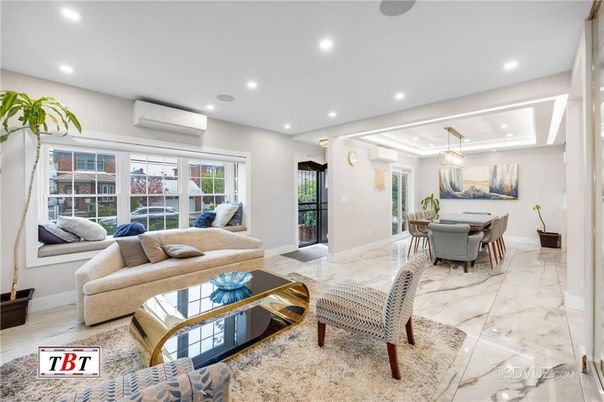 Chandelier, Dining room, Interior, Living room, Marble, Recessed Lighting