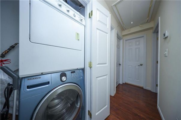 Interior, Utility Closets, Washer, Wood Texture Flooring