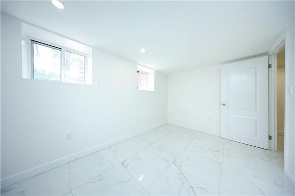 Empty room, Interior, Marble, Recessed Lighting