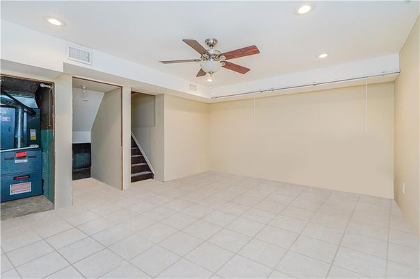 Empty room, Interior, Recessed Lighting