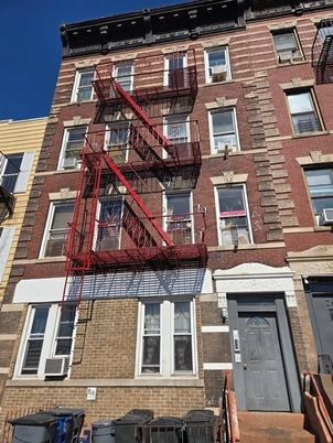 Exterior, Facade, Brick Facade, Rowhouse