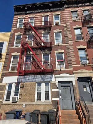 Exterior, Facade, Brick Facade, Rowhouse